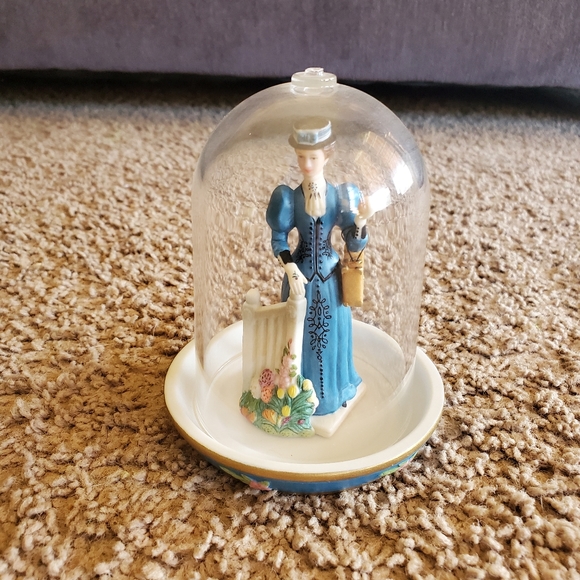 AVON 2009 Mrs Albee (Mini) - Picture 2 of 10